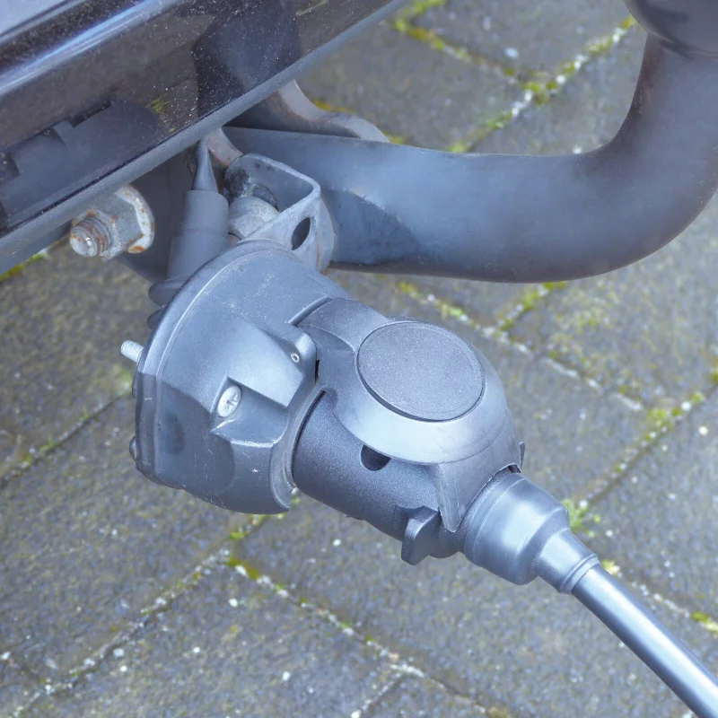 Fisa remorca 7 pini Carpoint 12V din plastic pentru conectare sigura