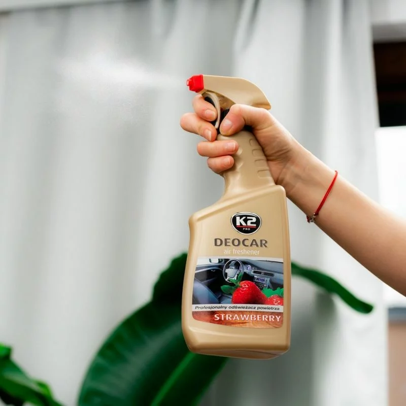 Odorizant auto cu atomizor K2 Deocar Capsuni 700 ml, parfum intens