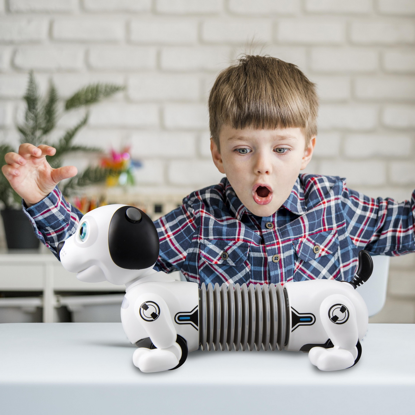 Cățel robot interactiv Dackel Junior, extensibil și cu reacții inteligente