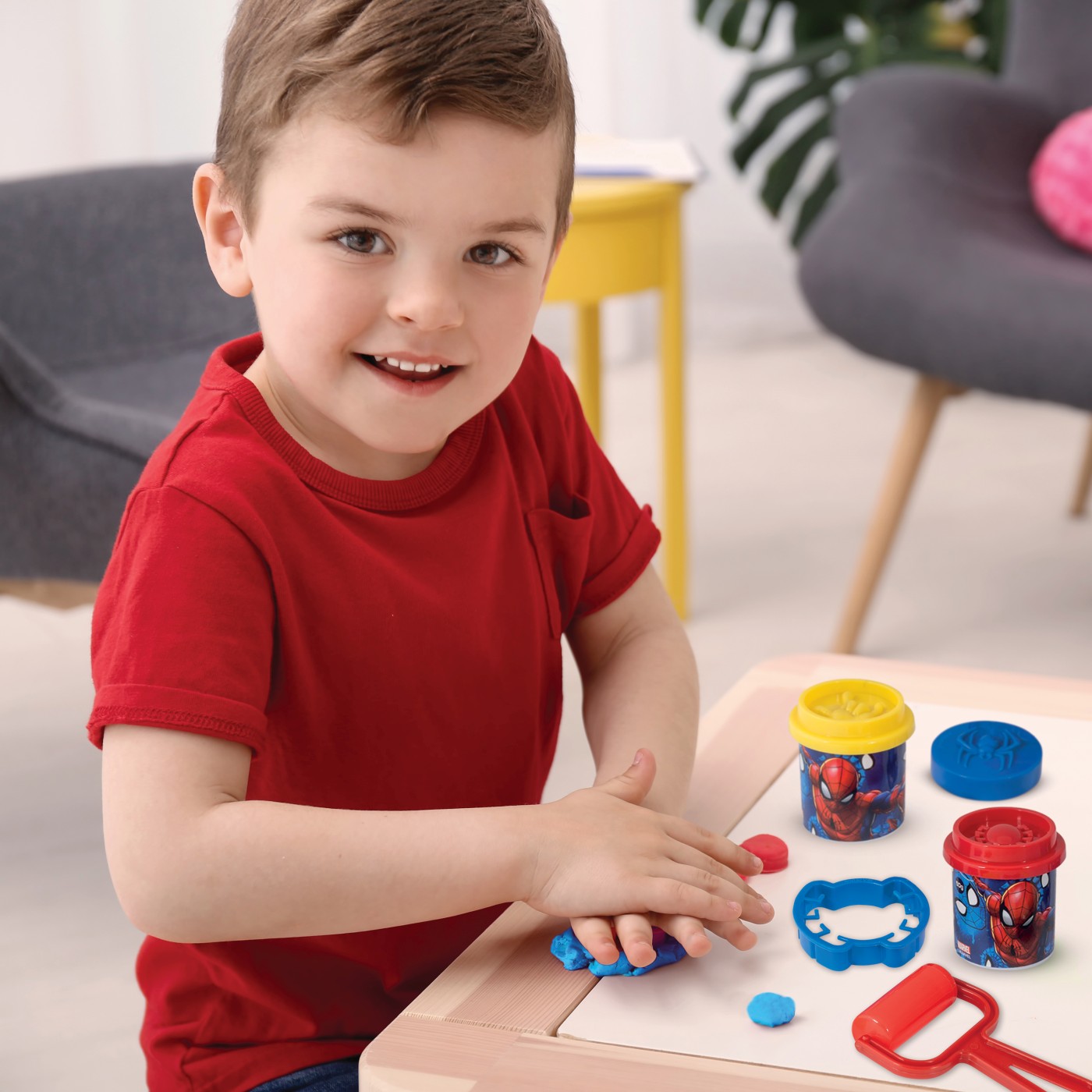 Set plastilina Spiderman cu 4 borcanase si accesorii de modelat