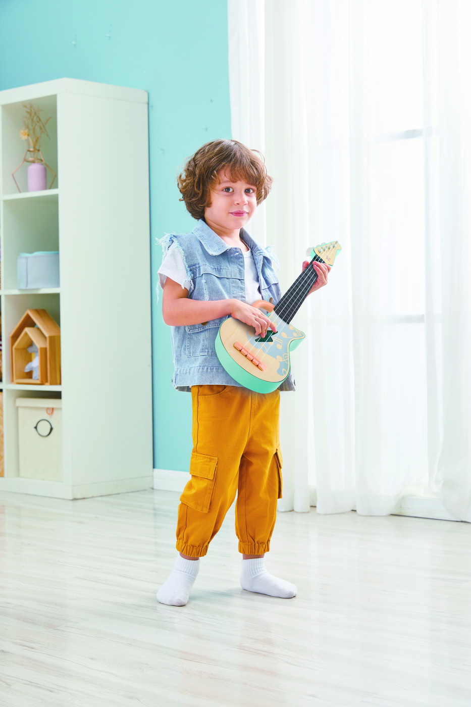 Chitară ukulele din lemn Hape pentru copii 3+, multicolor