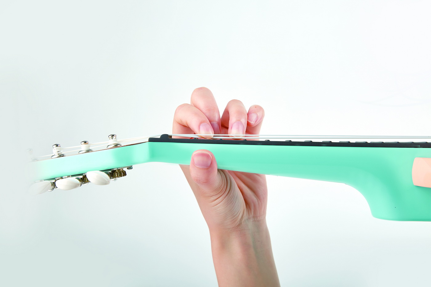 Chitară ukulele din lemn Hape pentru copii 3+, multicolor