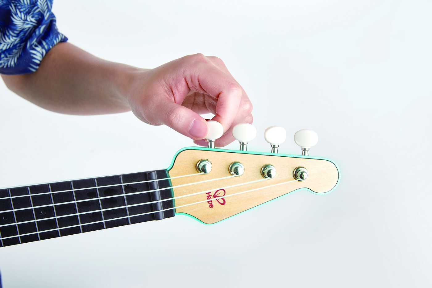 Chitară ukulele din lemn Hape pentru copii 3+, multicolor