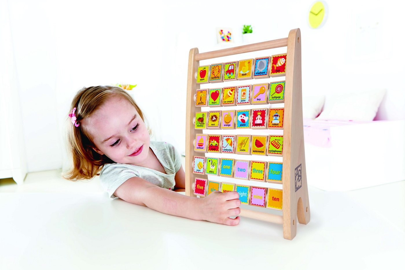 Alfabetar si abac din lemn Hape, jucarie educativa cu litere si cifre