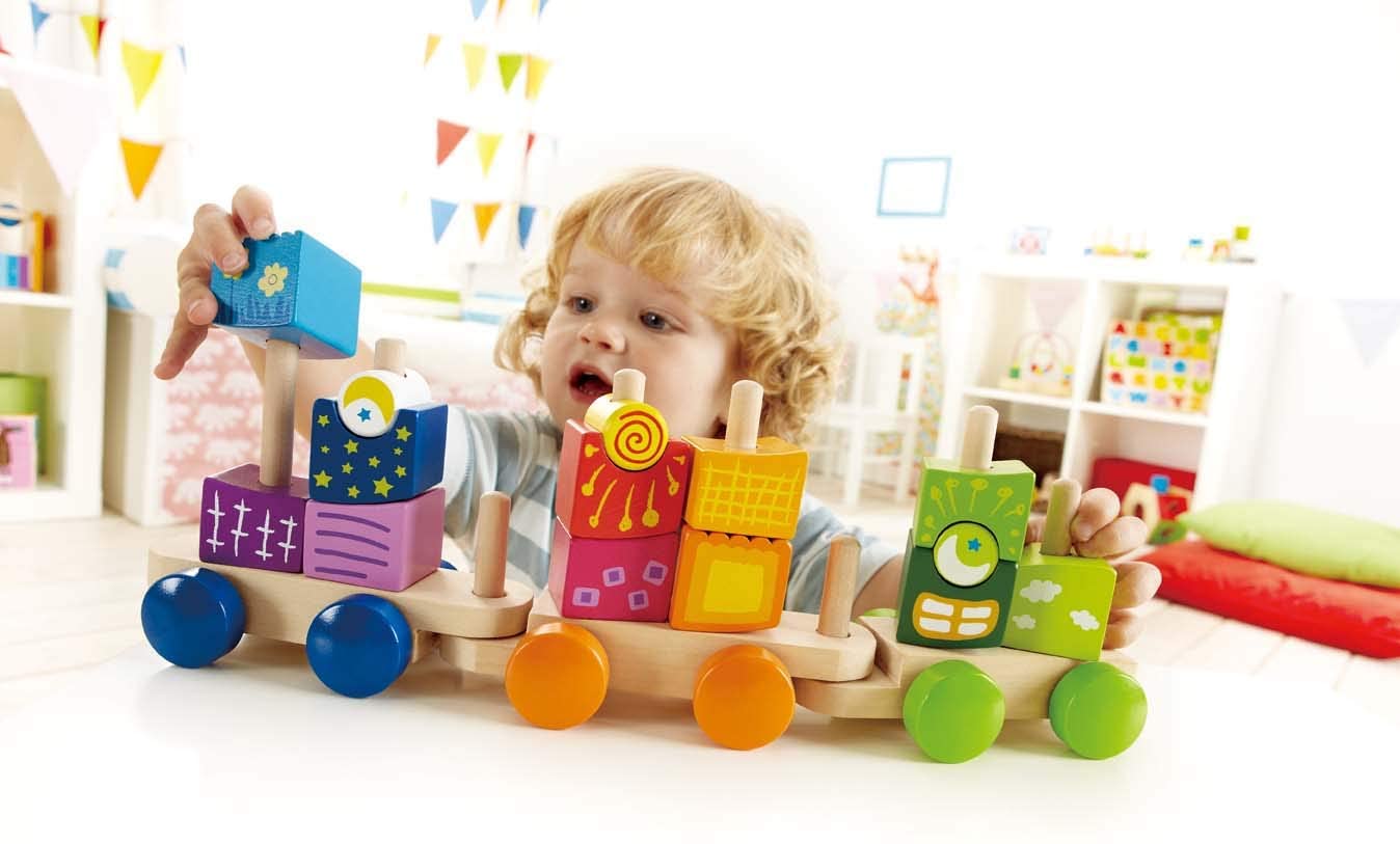 Tren din lemn Hape Fantasia cu blocuri colorate, 17 piese, 1+ ani