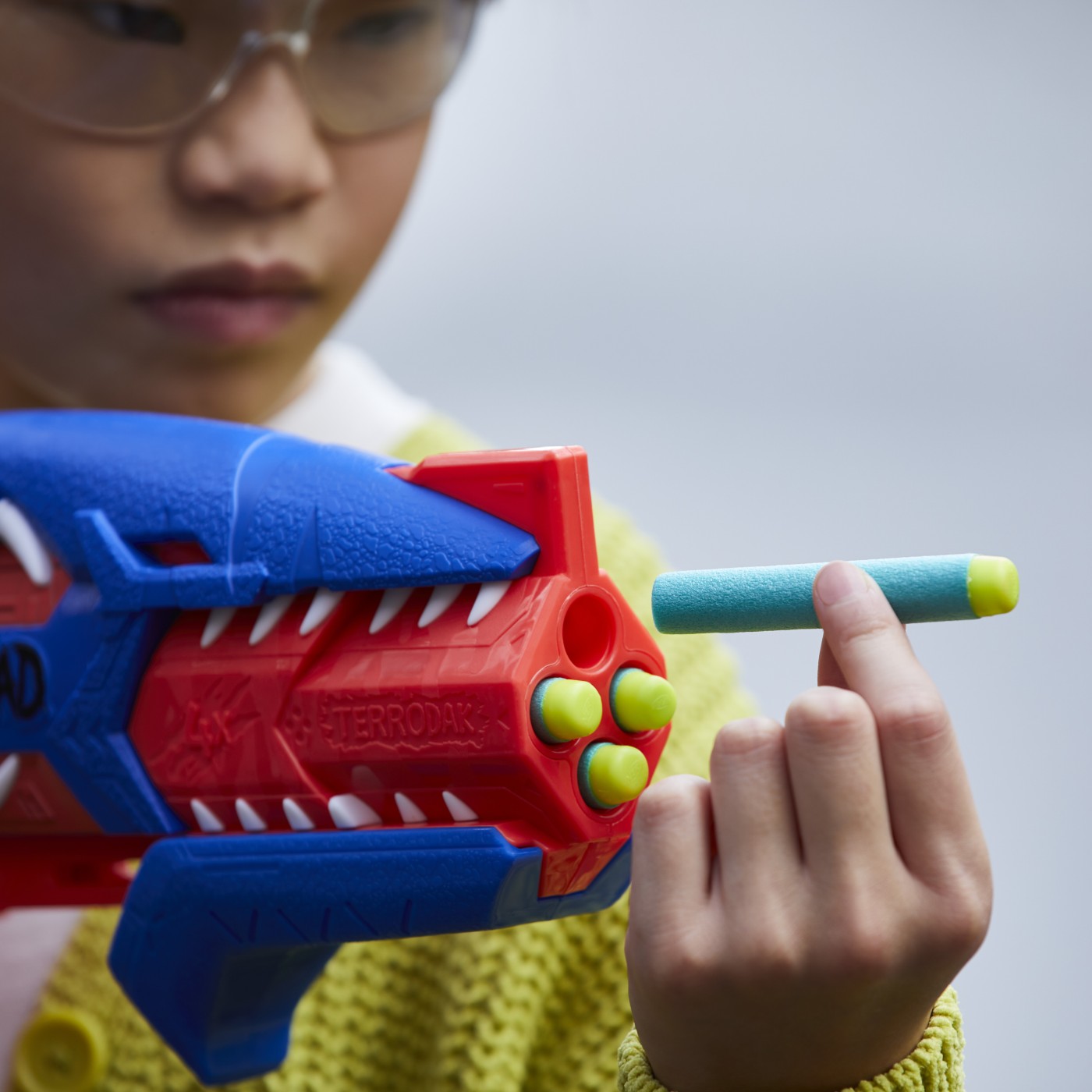 Blaster Nerf DinoSquad Terrodak cu 12 săgeți din spumă, 8+ ani