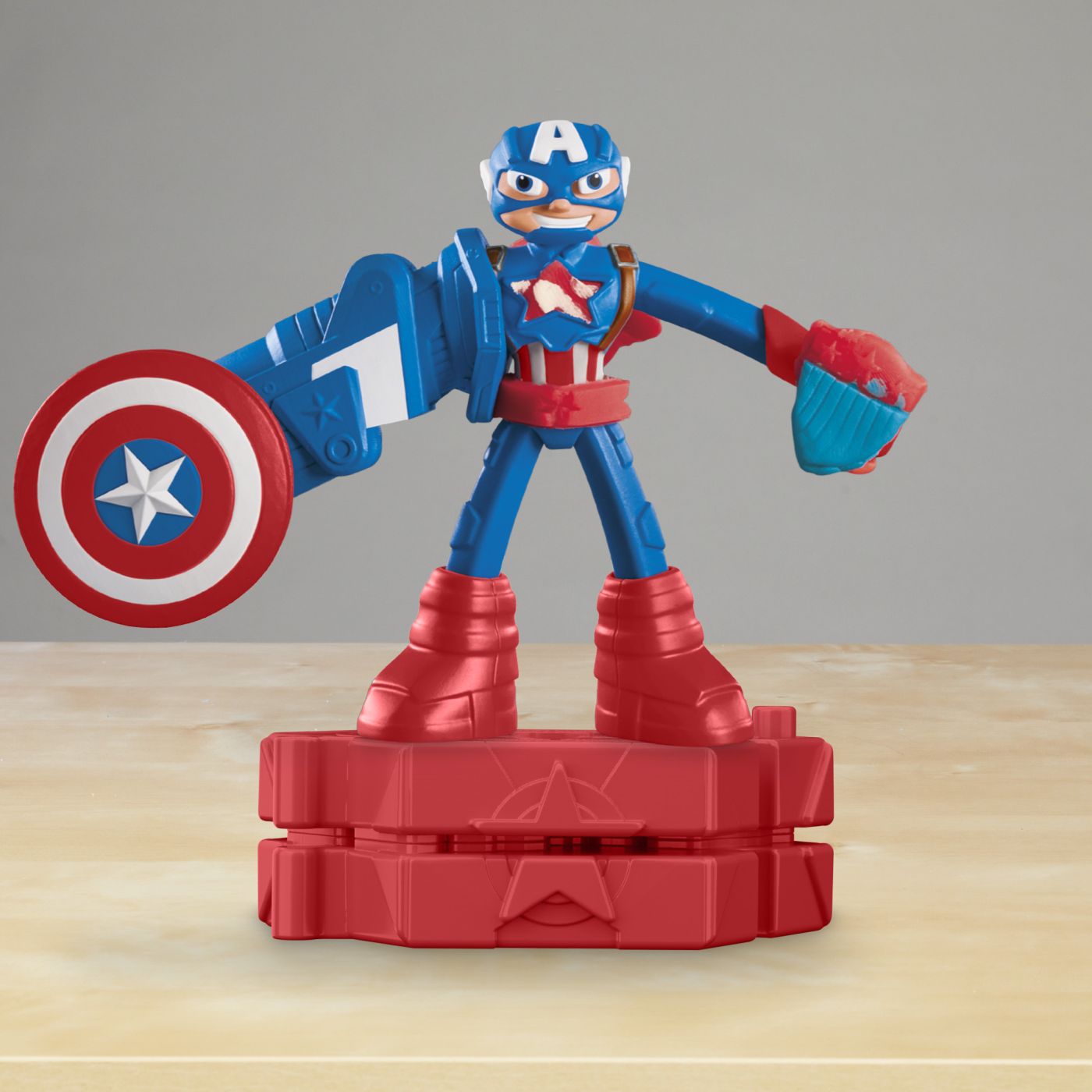 Figurina flexibila Play-Doh Marvel Captain America cu accesorii, 10 cm