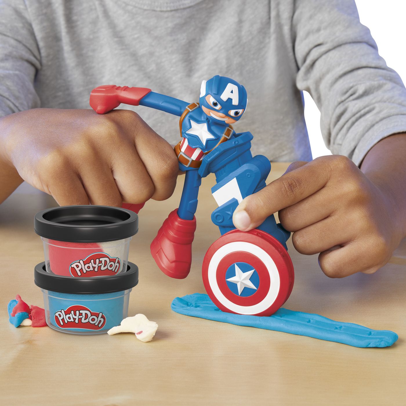 Figurina flexibila Play-Doh Marvel Captain America cu accesorii, 10 cm