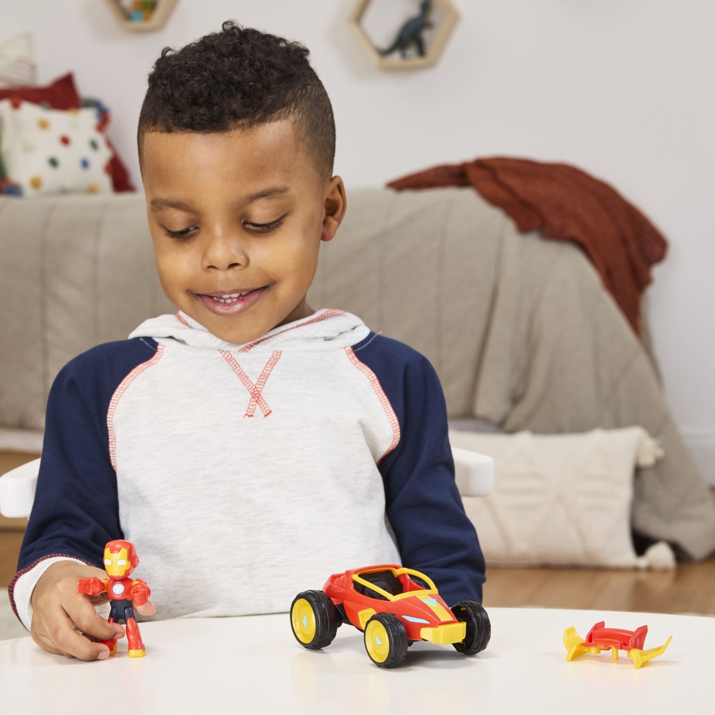 MARVEL IRON MAN SI PRIETENII SAI UIMITORI SET VEHICUL SI FIGURINA IRON MAN