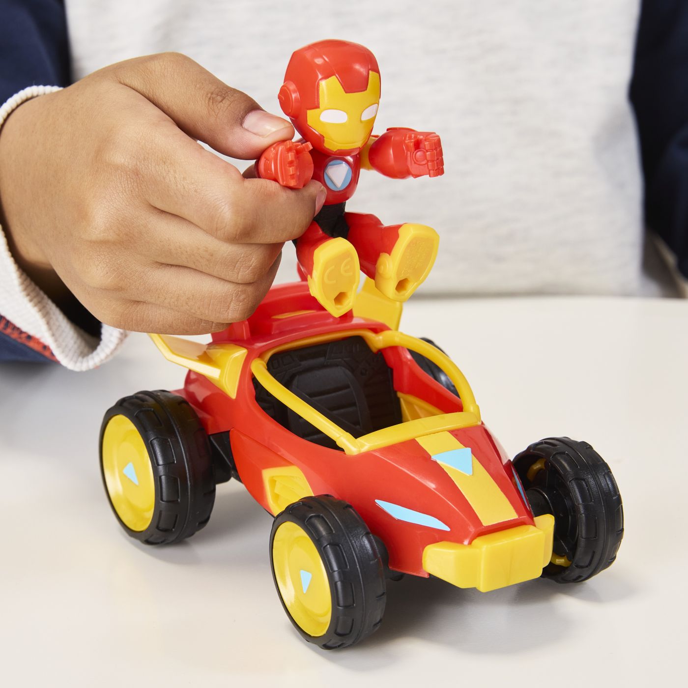 MARVEL IRON MAN SI PRIETENII SAI UIMITORI SET VEHICUL SI FIGURINA IRON MAN