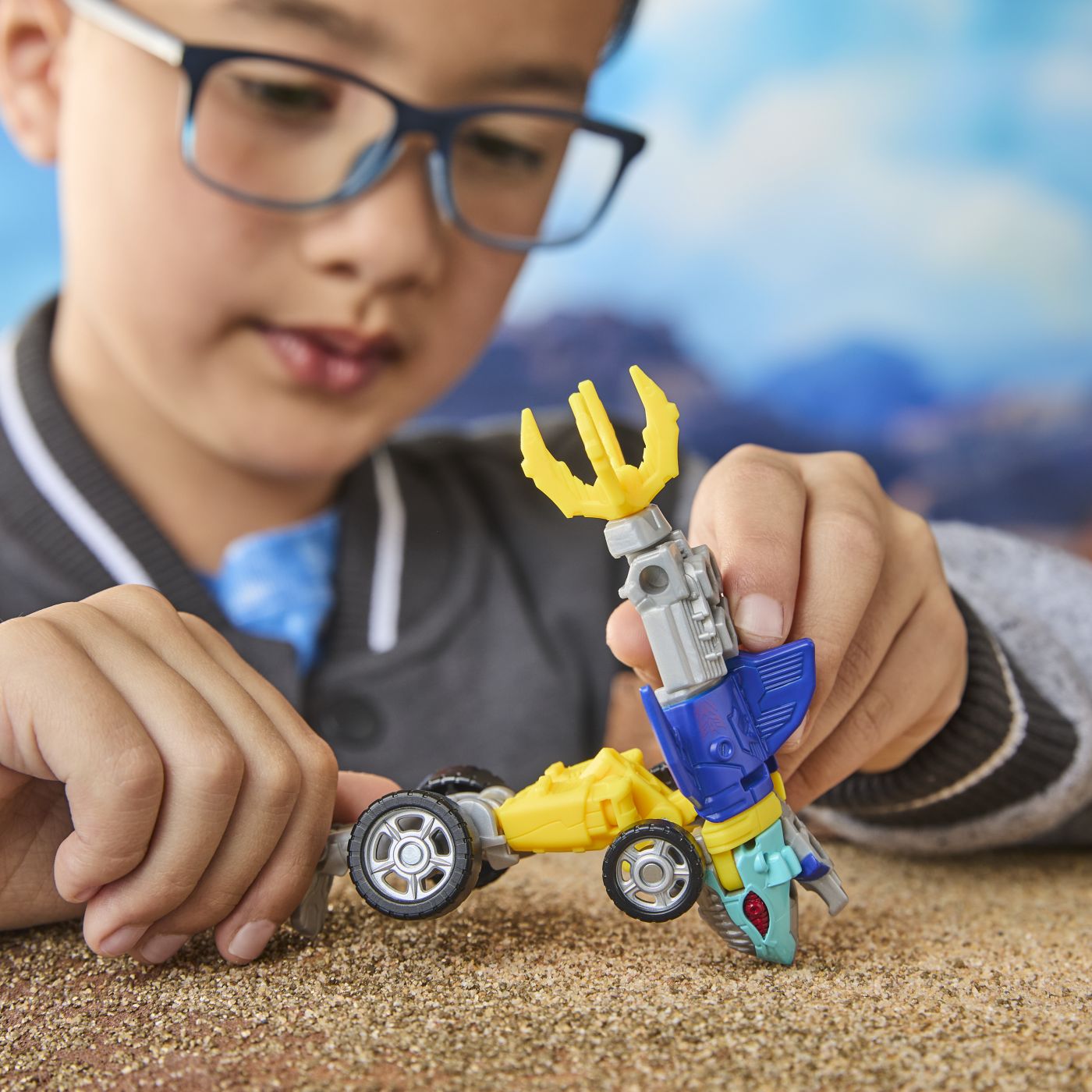 TRANSFORMERS CYBERWORLD ROBOT SKYBYTE CONVERTIBIL 10CM