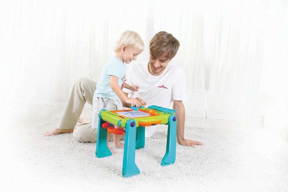 Antemergator 3 in 1 pentru bebe cu centru de activitati si tabla magnetica