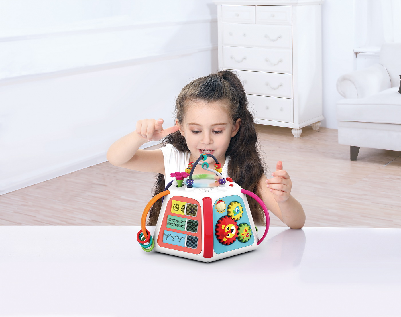 Piramidă interactivă pentru bebeluși cu activități, lumini și sunete