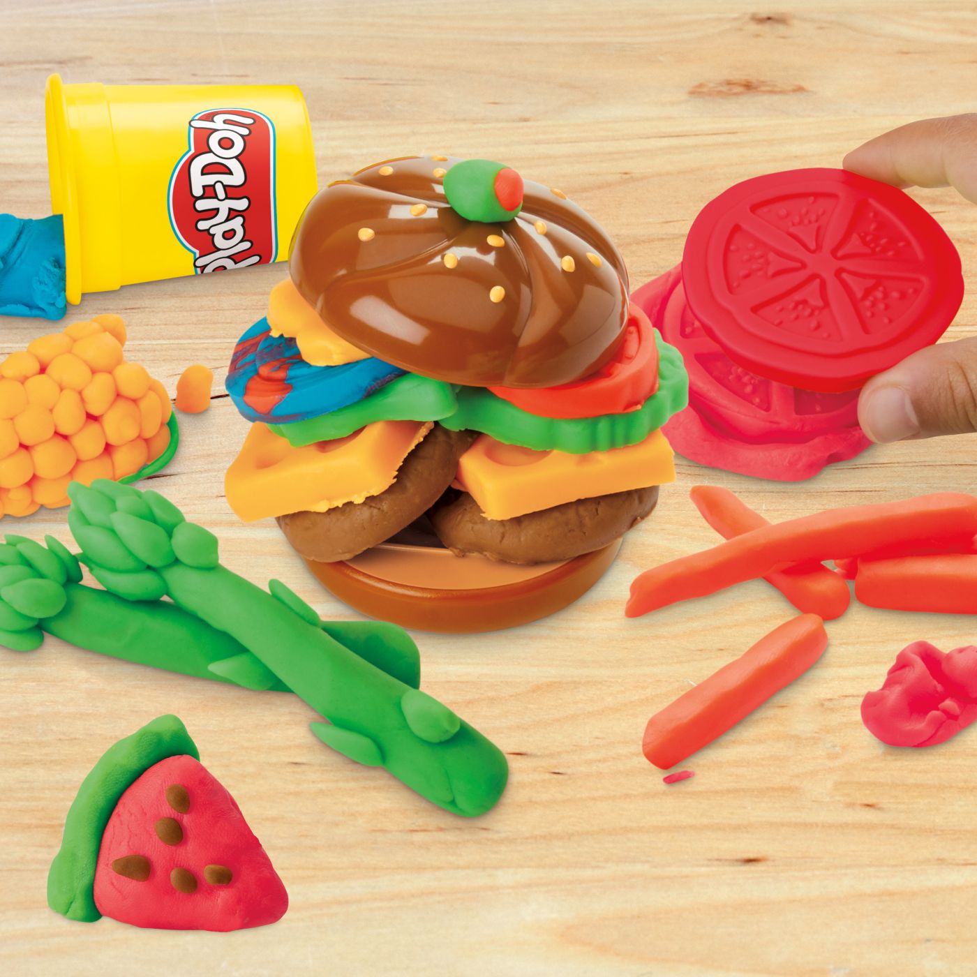 Set Play-Doh de gatit burger cu 6 culori si accesorii pentru modelaj
