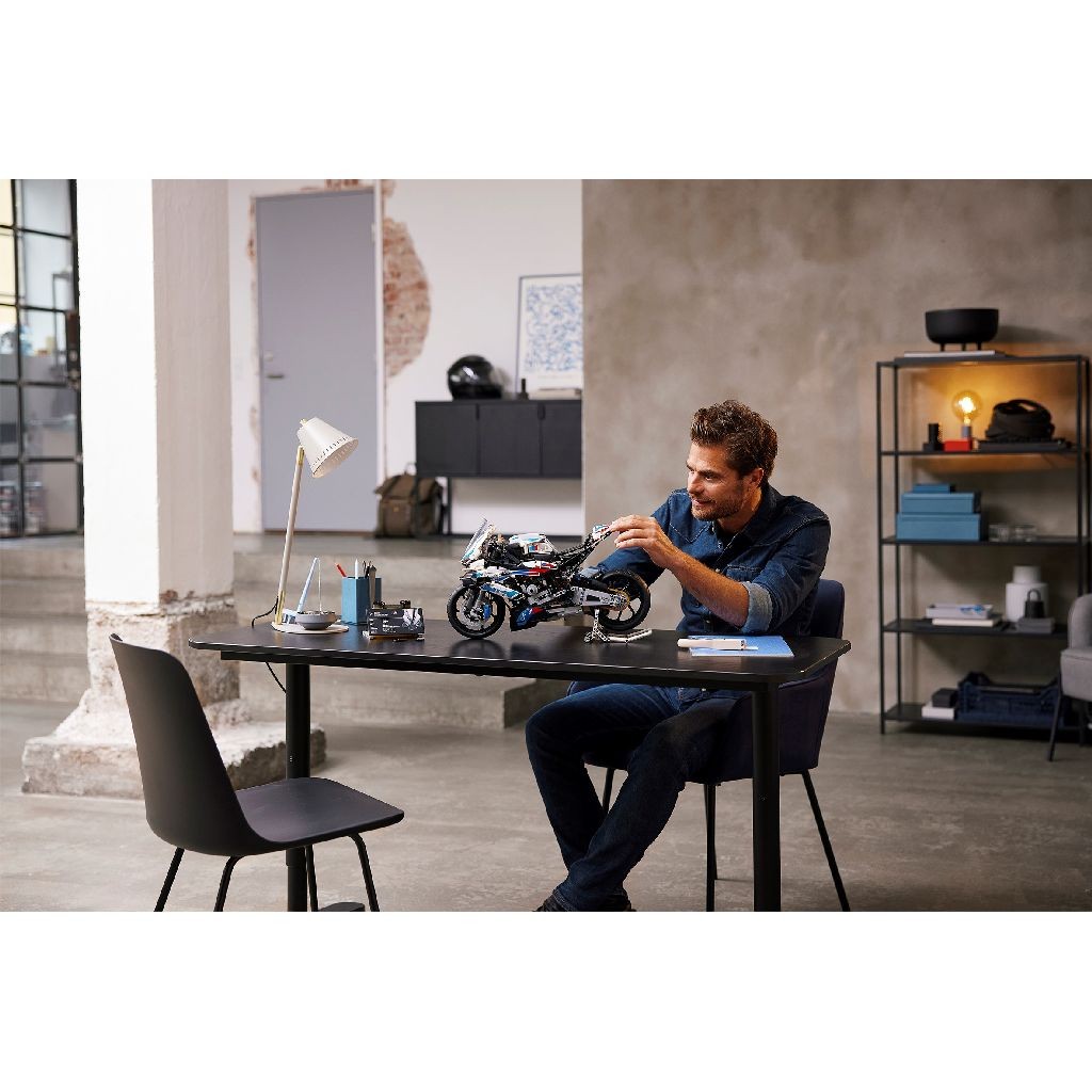 LEGO TECHNIC BMW M 1000 RR 42130