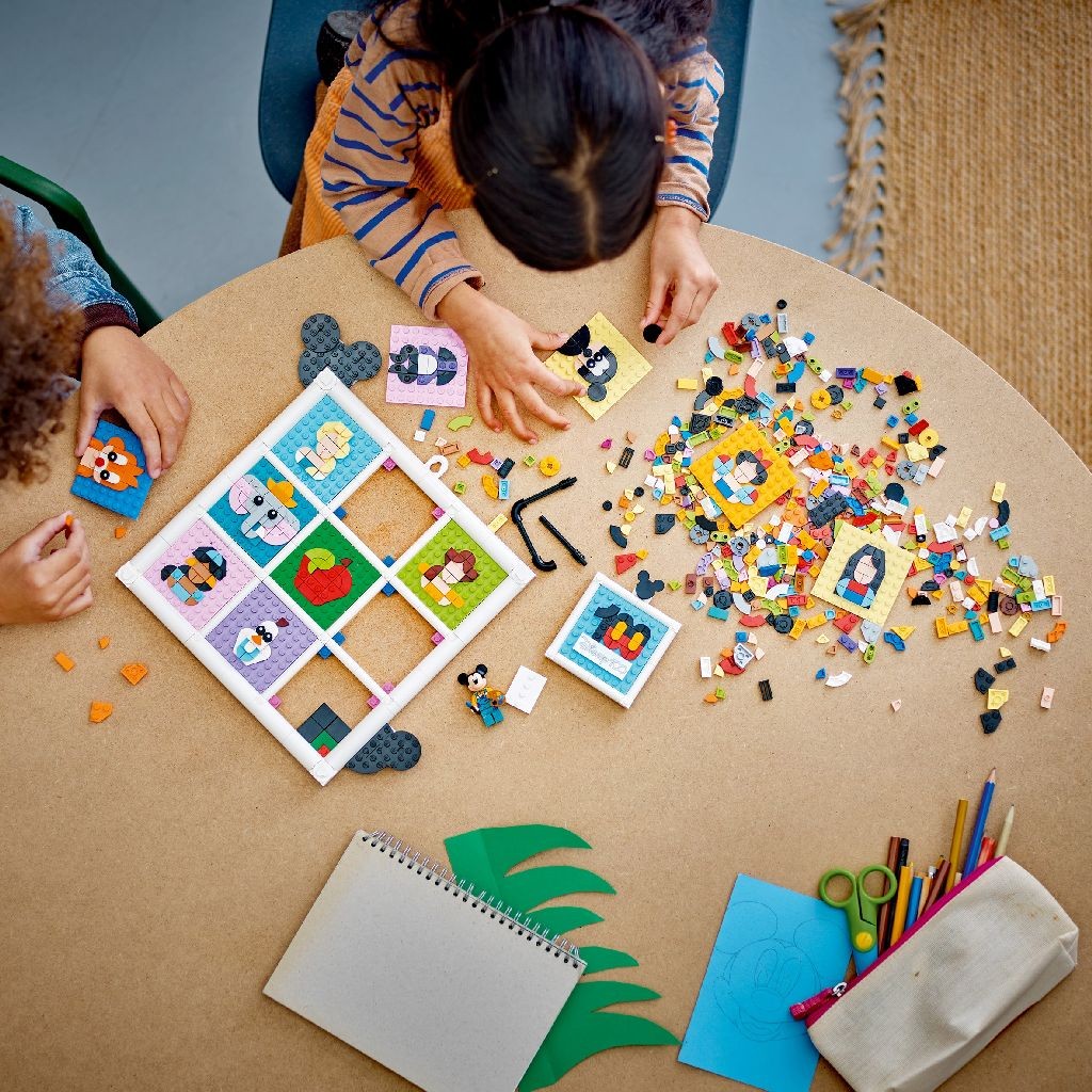 LEGO DISNEY CLASSIC 100 DE ANI DE FIGURI EMBLEMATICE DE ANIMATIE DISNEY 43221