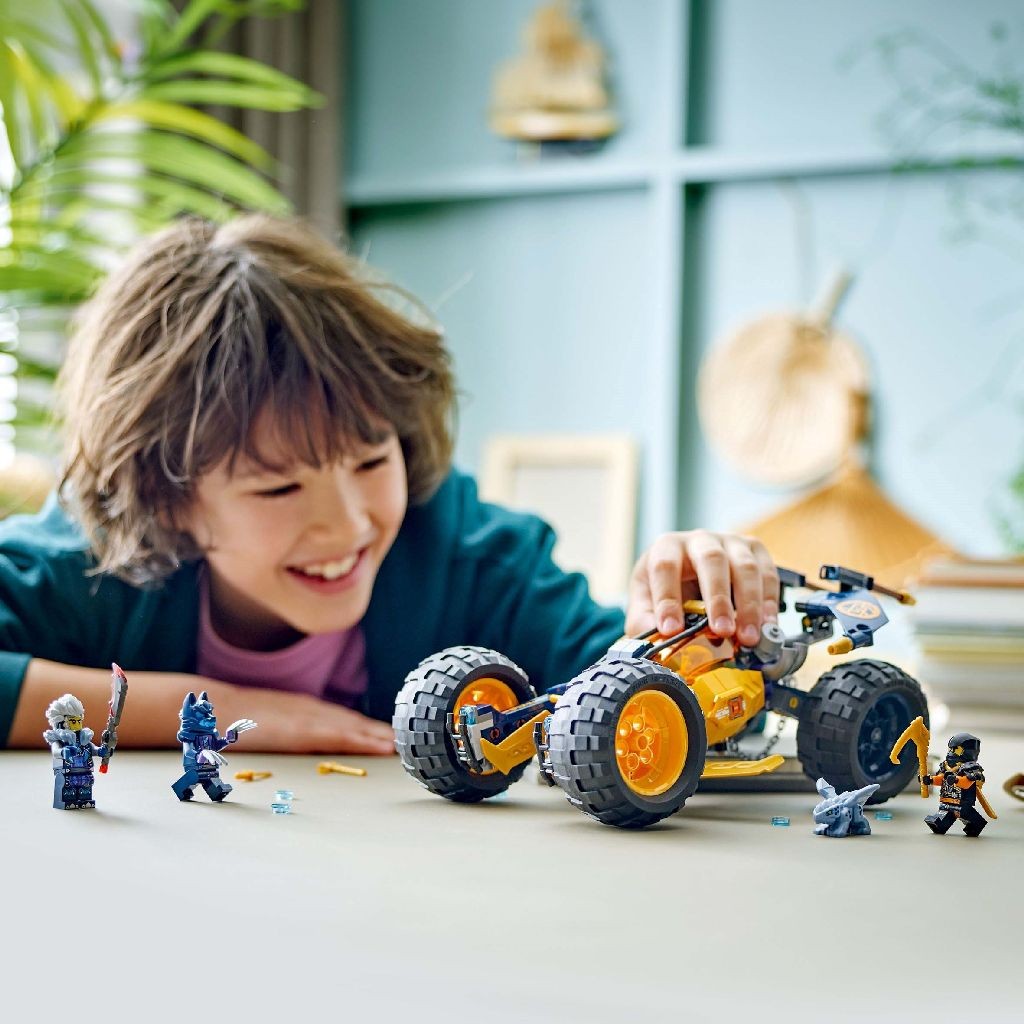 LEGO NINJAGO Vehiculul de teren ninja al lui Arin 71811 pentru copii 7+