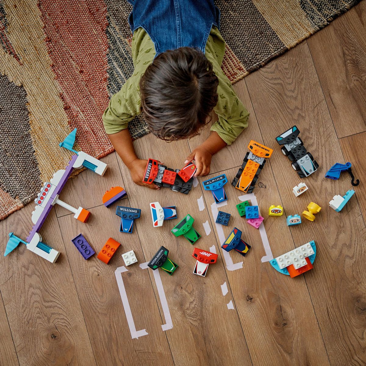 LEGO DUPLO ECHIPA F1: MASINI SI PILOTI DE CURSE 10445