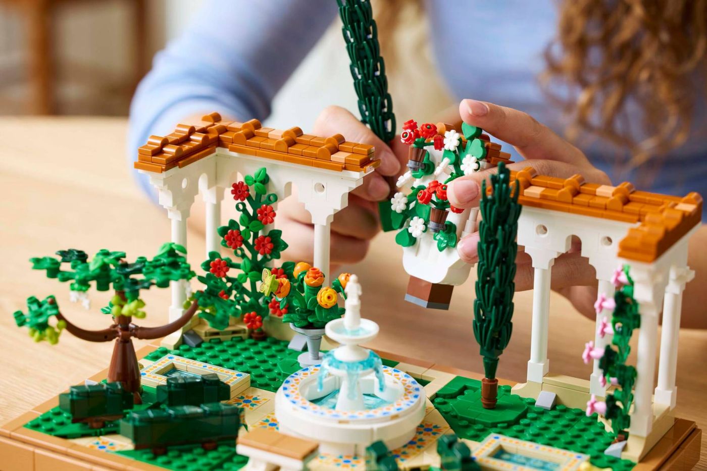 LEGO ICONS GRADINA CU FANTANA 10359