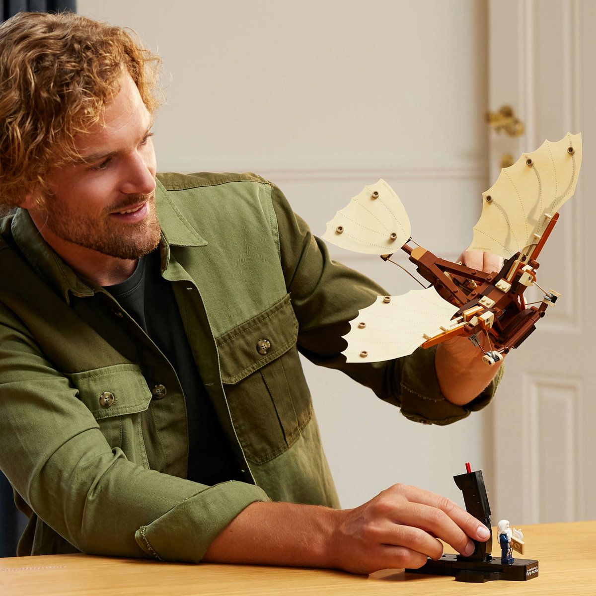 LEGO ICONS MASINA ZBURATOARE A LUI LEONARDO DA VINCI 10363