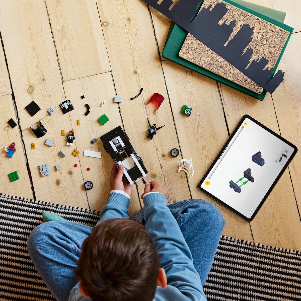 LEGO SUPER HEROES OMUL PAIANJEN VS. MASINA FORTOASA A LUI VENOM 76309