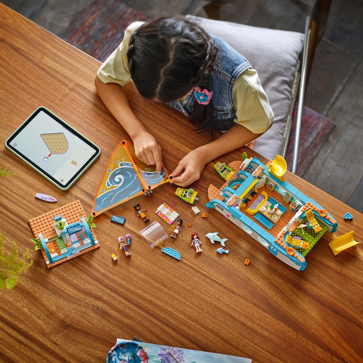 LEGO FRIENDS CALATORIA AVENTUROASA CU BARCA 42664