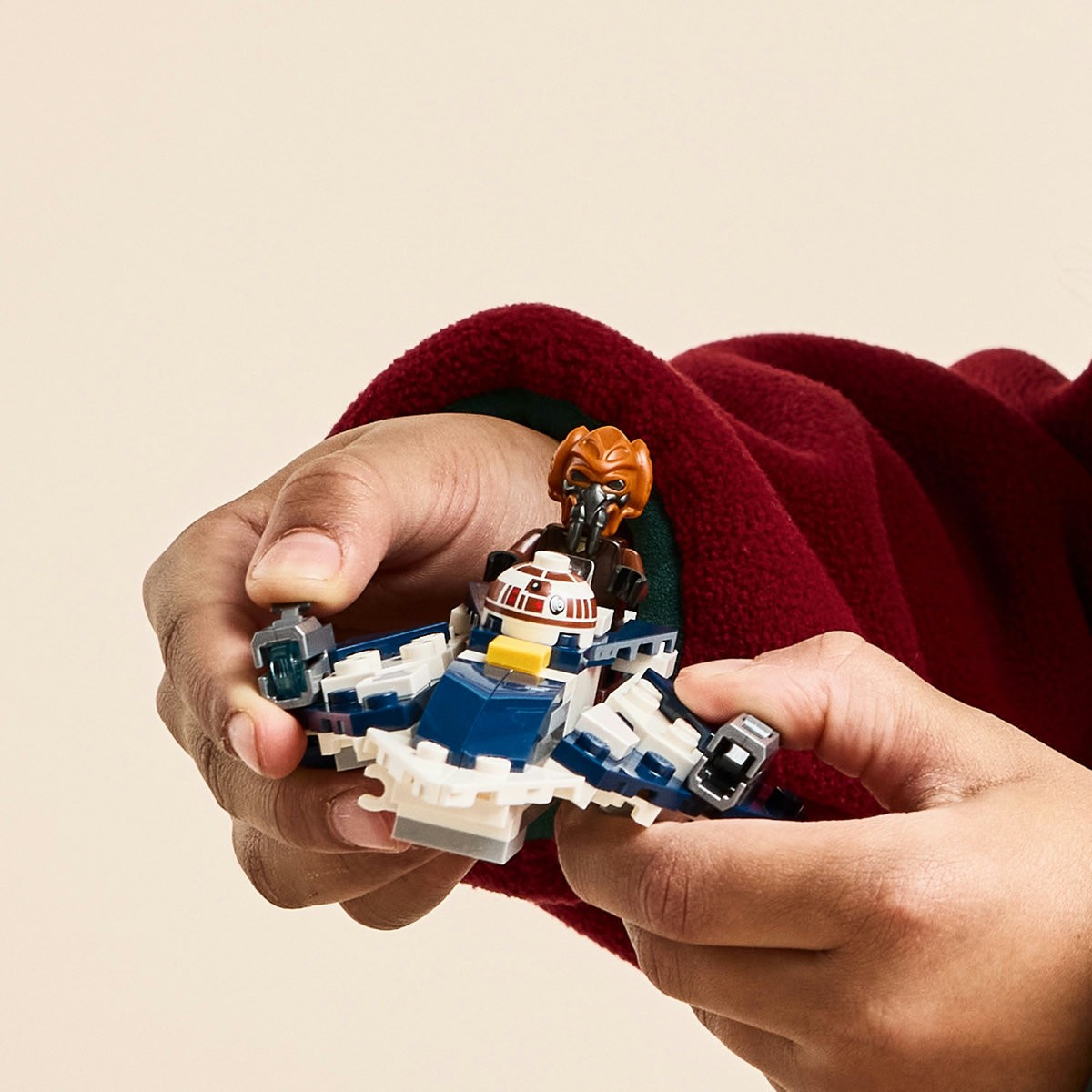 LEGO STAR WARS MICRONAVA DE LUPT JEDI STARFIGHTER A LUI PLO KOON 75400