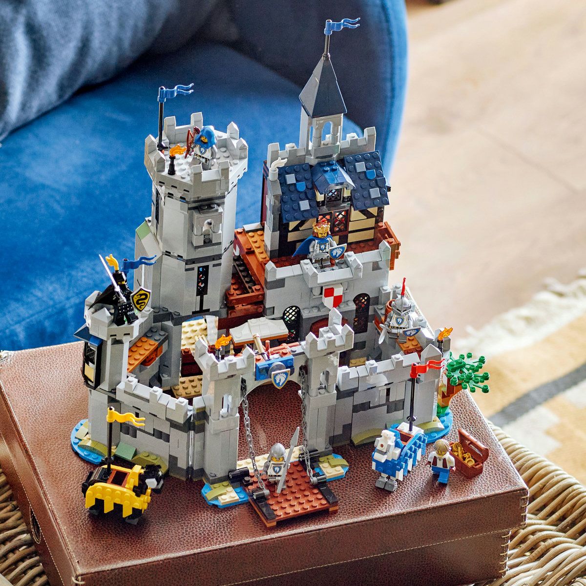 LEGO CREATOR CASTEL MEDIEVAL CU CAI SI CAVALERI 31168
