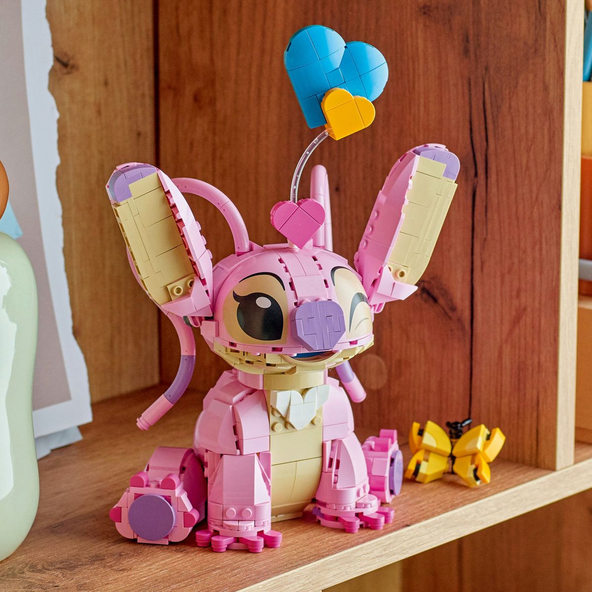 LEGO Disney Angel 43257, set de constructie cu 784 piese