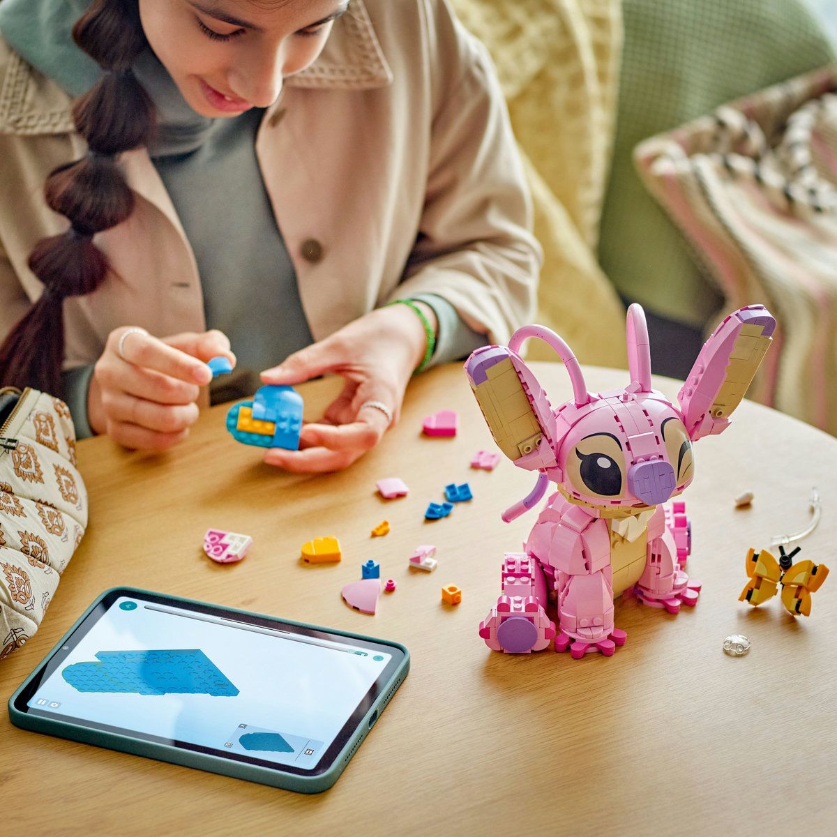 LEGO Disney Angel 43257, set de constructie cu 784 piese