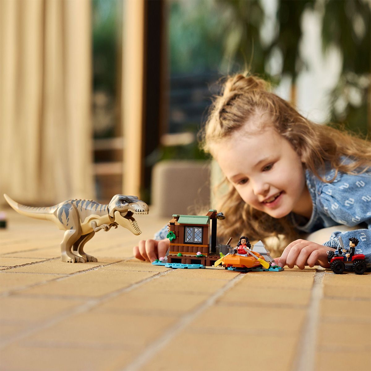 LEGO Jurassic World Evadare pe rau din calea unui T. rex 76975