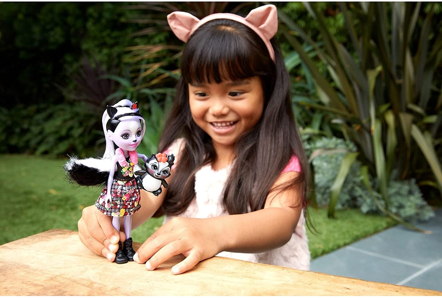 Papusa Enchantimals Sage Skunk cu animalutul Caper, Mattel