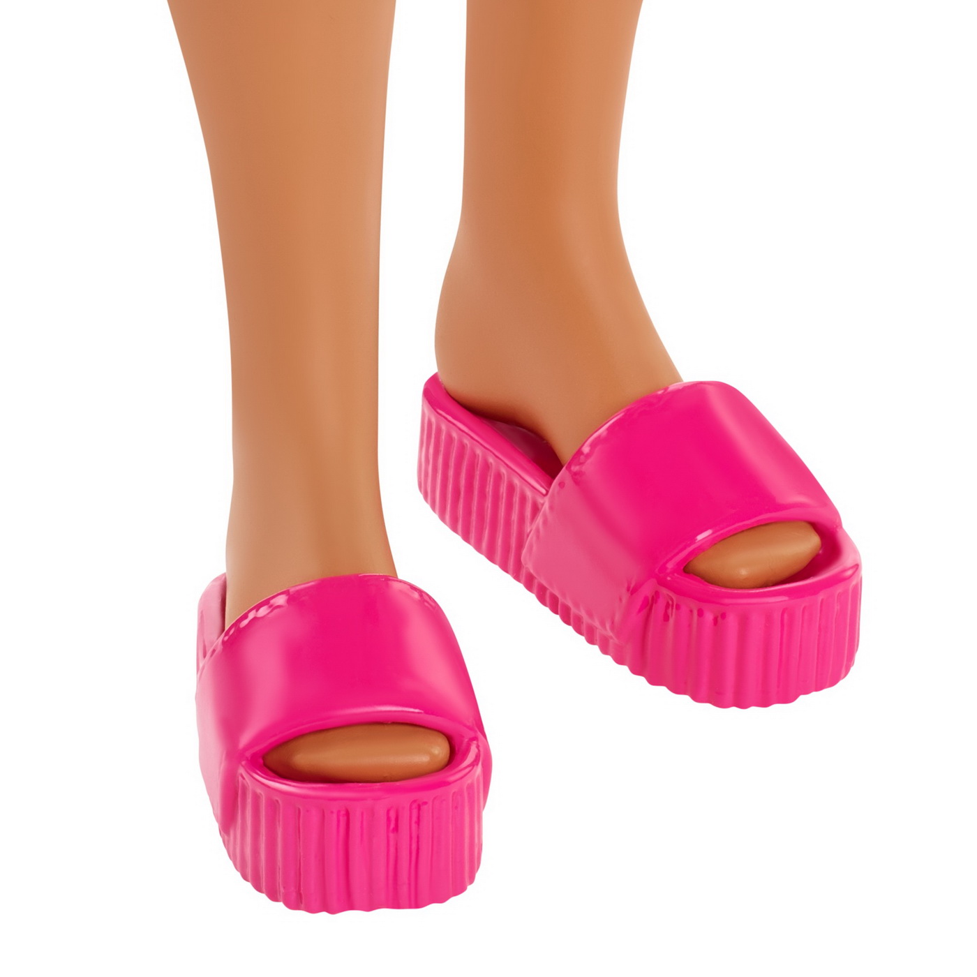 Păpușă Barbie Malibu satena cu ținută de plajă din materiale reciclate