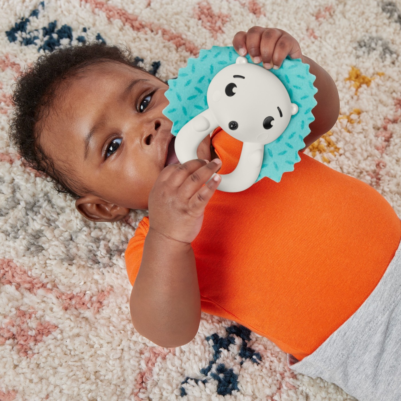 Jucarie zornaitoare arici Fisher-Price pentru bebelusi 3 luni+