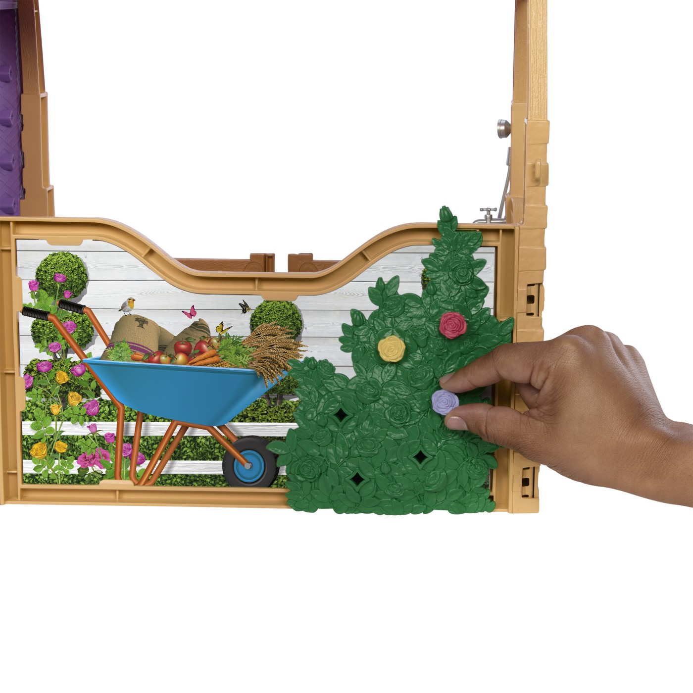 Set grajd Barbie Mysteries cu papusa, cal si 25+ accesorii