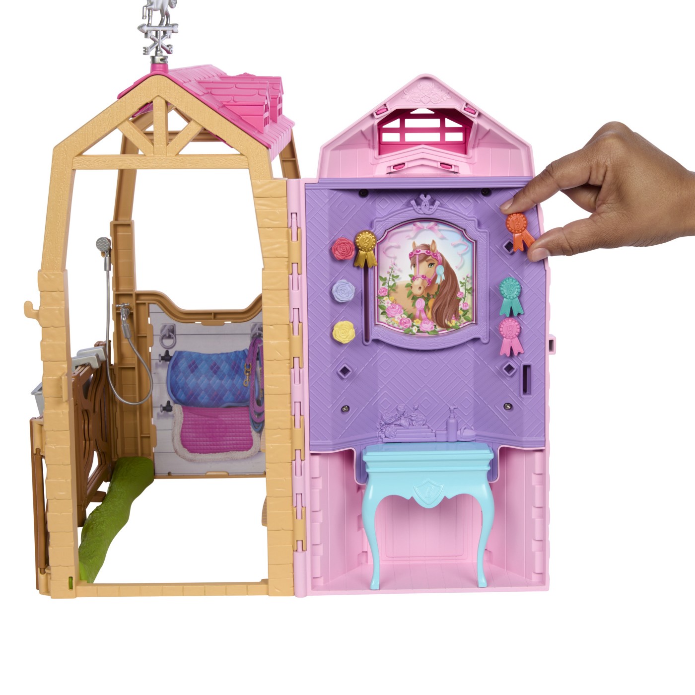 Set grajd Barbie Mysteries cu papusa, cal si 25+ accesorii