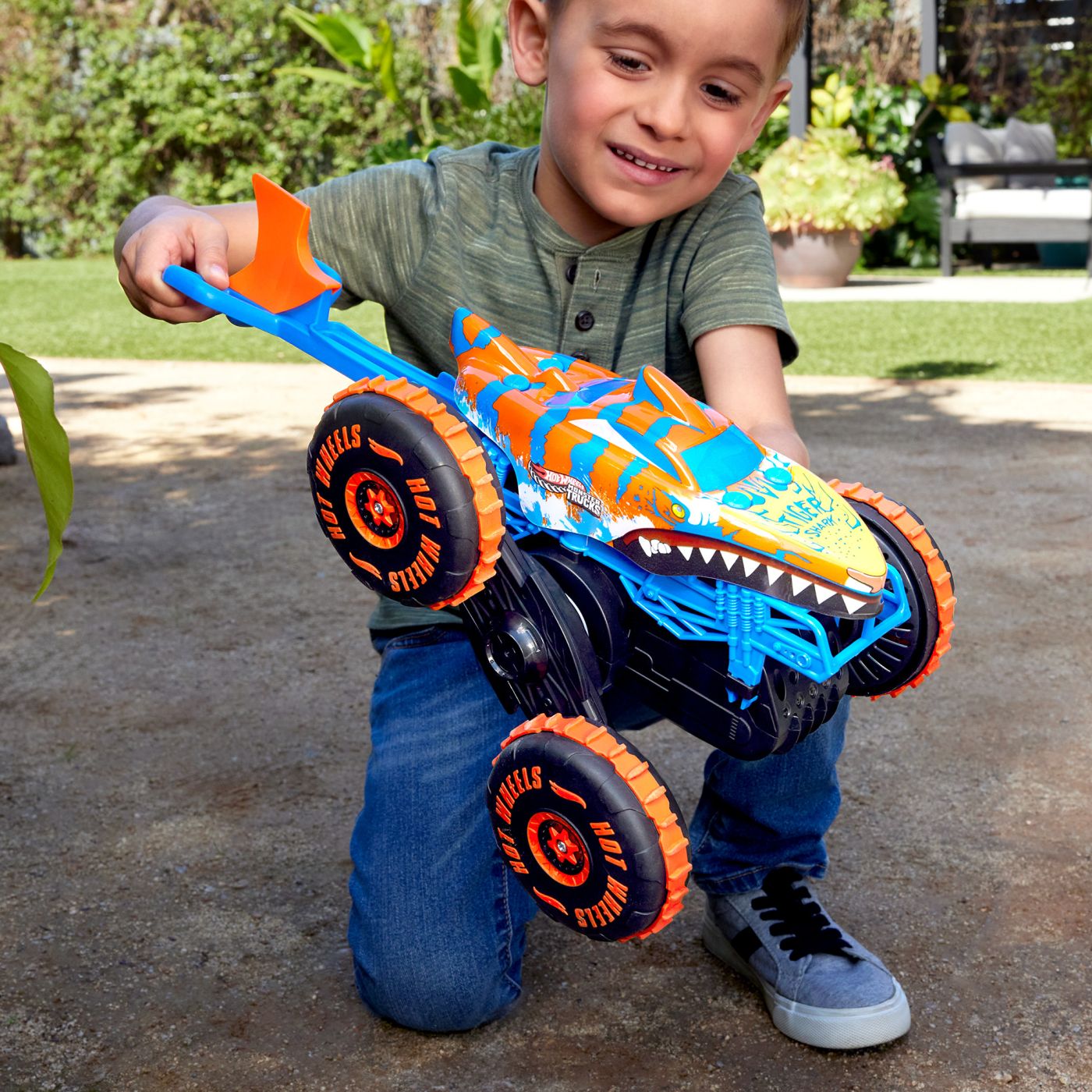 Masina cu telecomanda Hot Wheels Monster Trucks Tiger Shark Climber