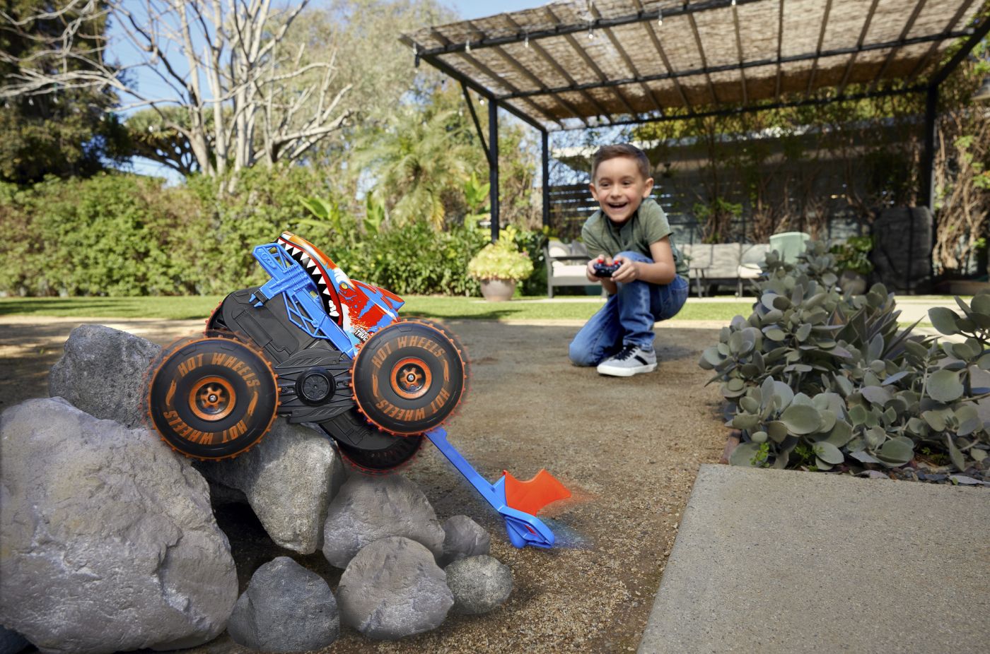 Masina cu telecomanda Hot Wheels Monster Trucks Tiger Shark Climber