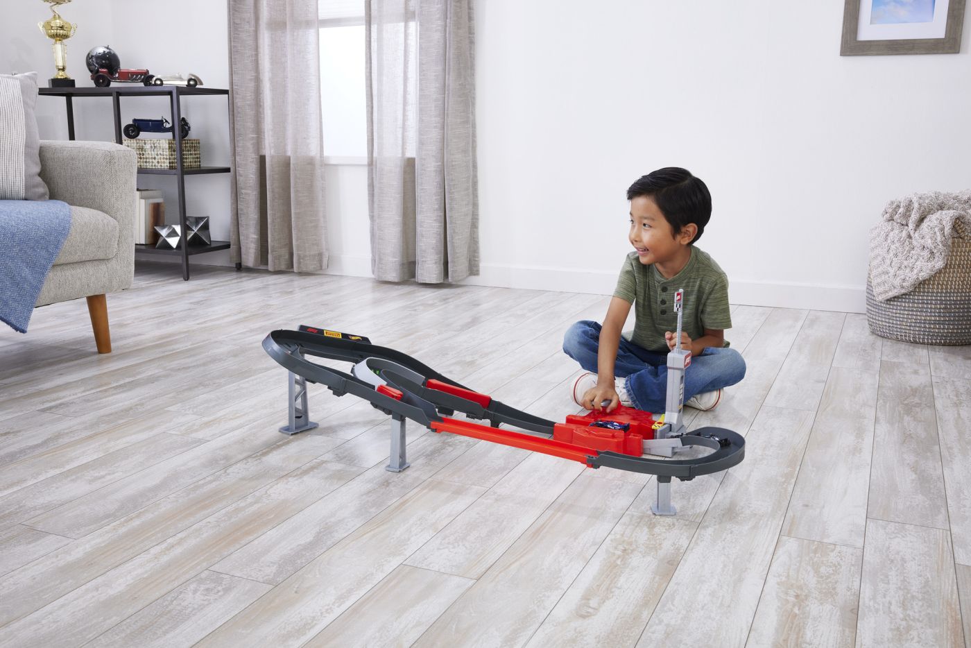 Circuit de curse Hot Wheels Formula 1 cu 3 masinute incluse