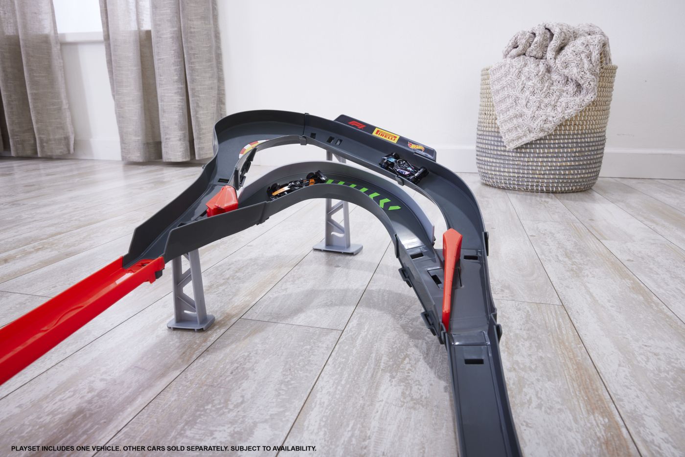 Circuit de curse Hot Wheels Formula 1 cu 3 masinute incluse