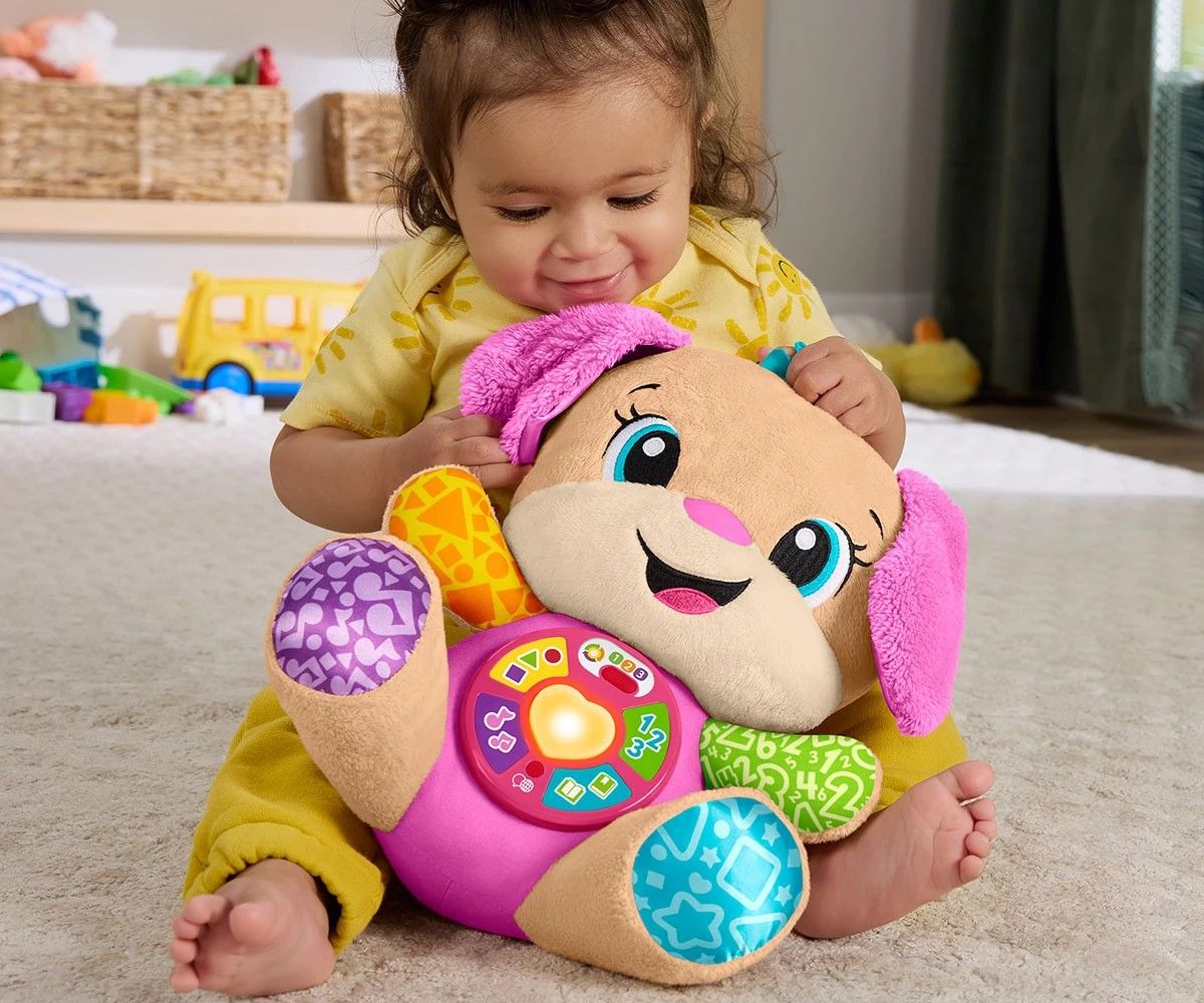 Cățelușa interactivă Fisher-Price Râde și Învață cu urechi roz