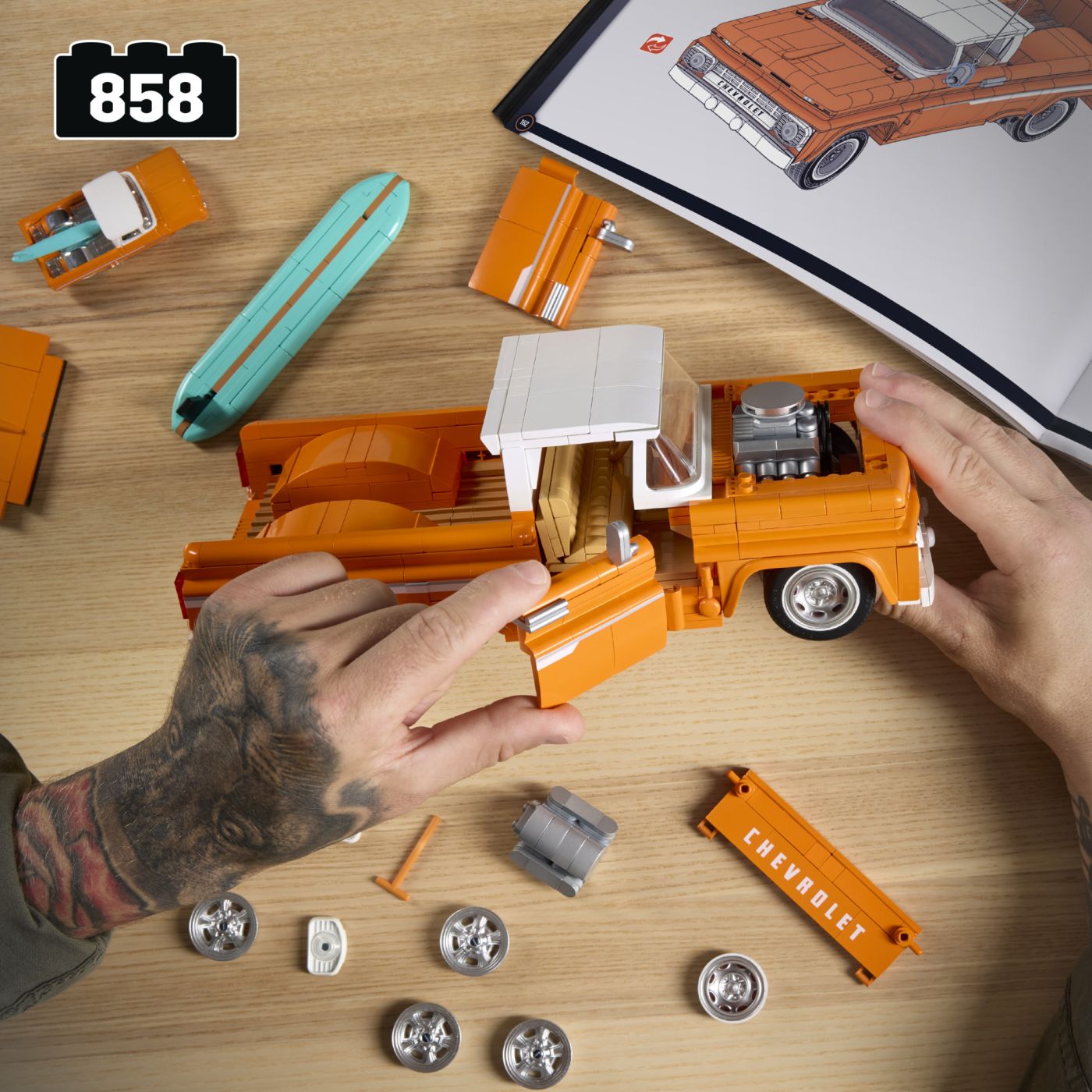 Set de construcție Hot Wheels Elite Chevrolet Custom 1962, 858 piese