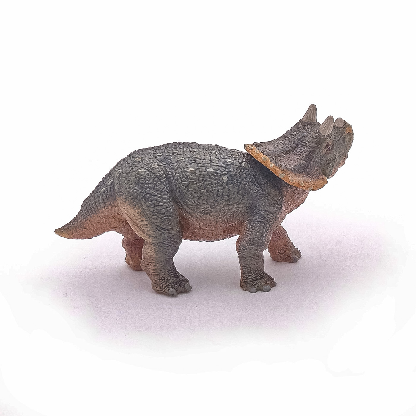 Figurina Papo Triceratops tanar, dinozaur realist pictat manual