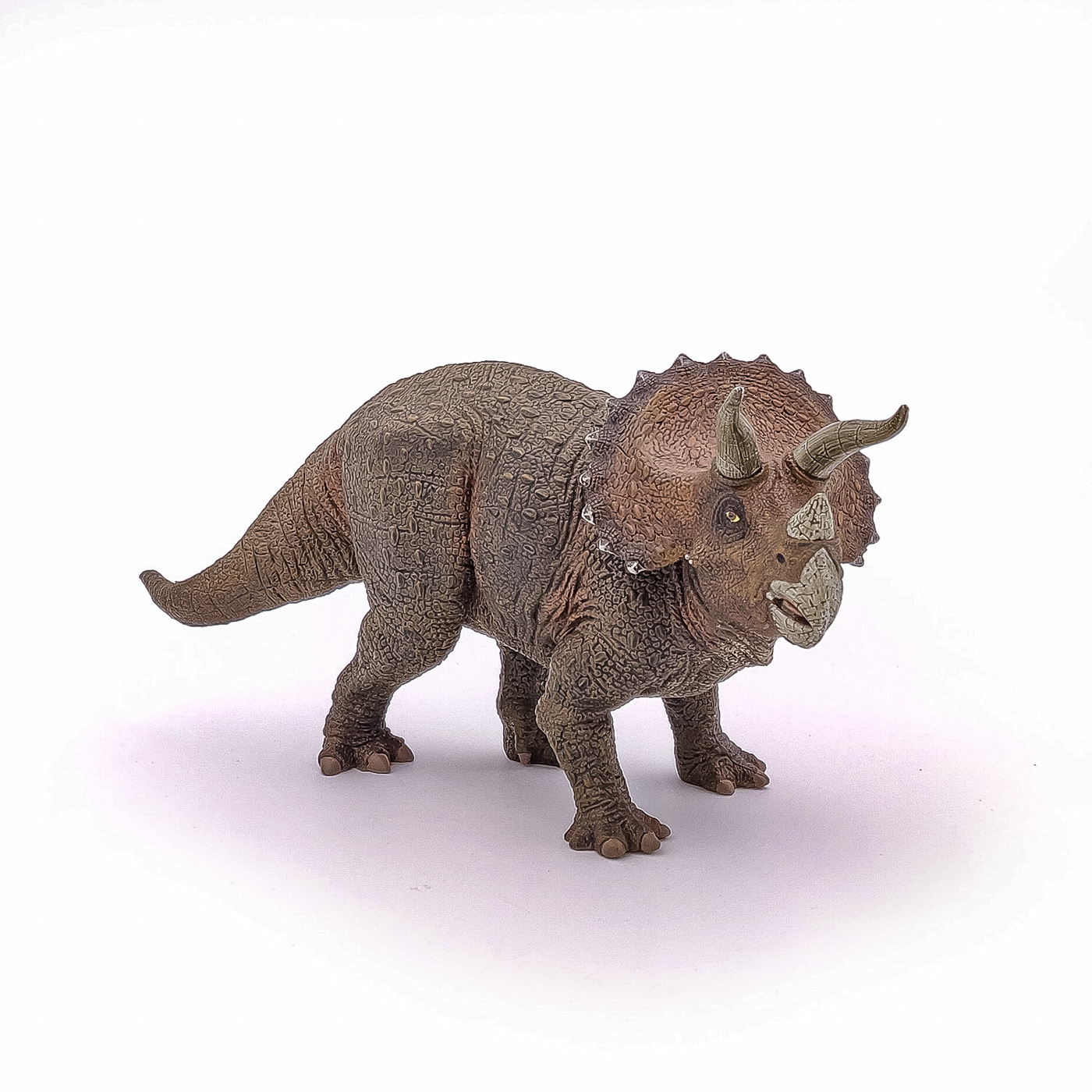 Figurina dinozaur Triceratops Papo, realistă, pictată manual
