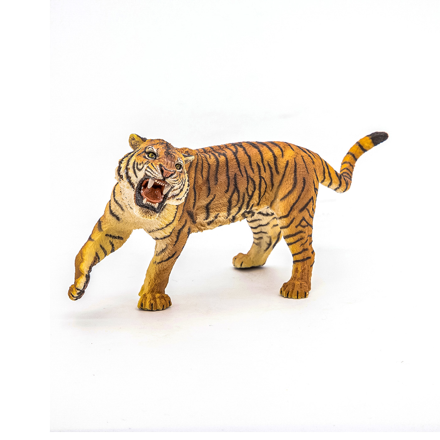 Figurina tigru ragand Papo, pictata manual, realistă, 15 cm