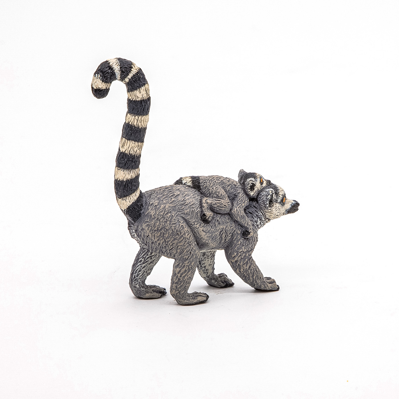 Figurina lemur cu pui Papo, pictata manual, pentru copii 3+ ani