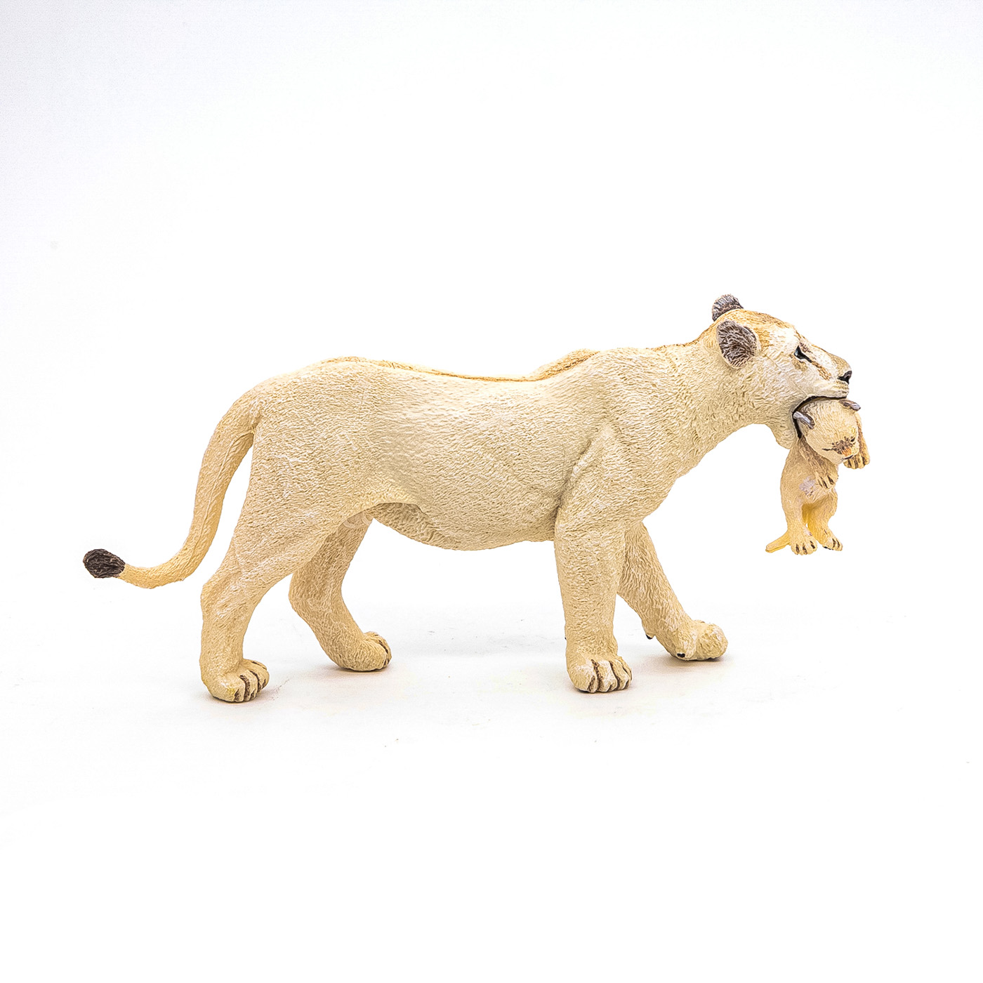 Figurina Papo leoaica alba cu pui, pictata manual, jucarie educativa