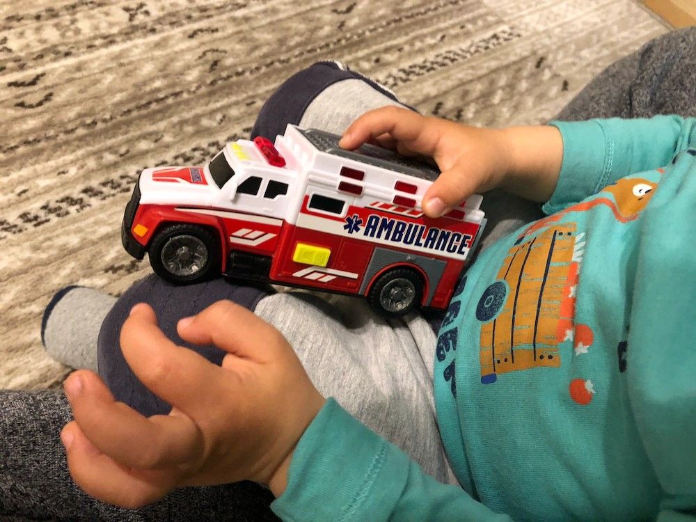 Ambulanță de jucărie Dickie Toys 15 cm cu lumini și sunete