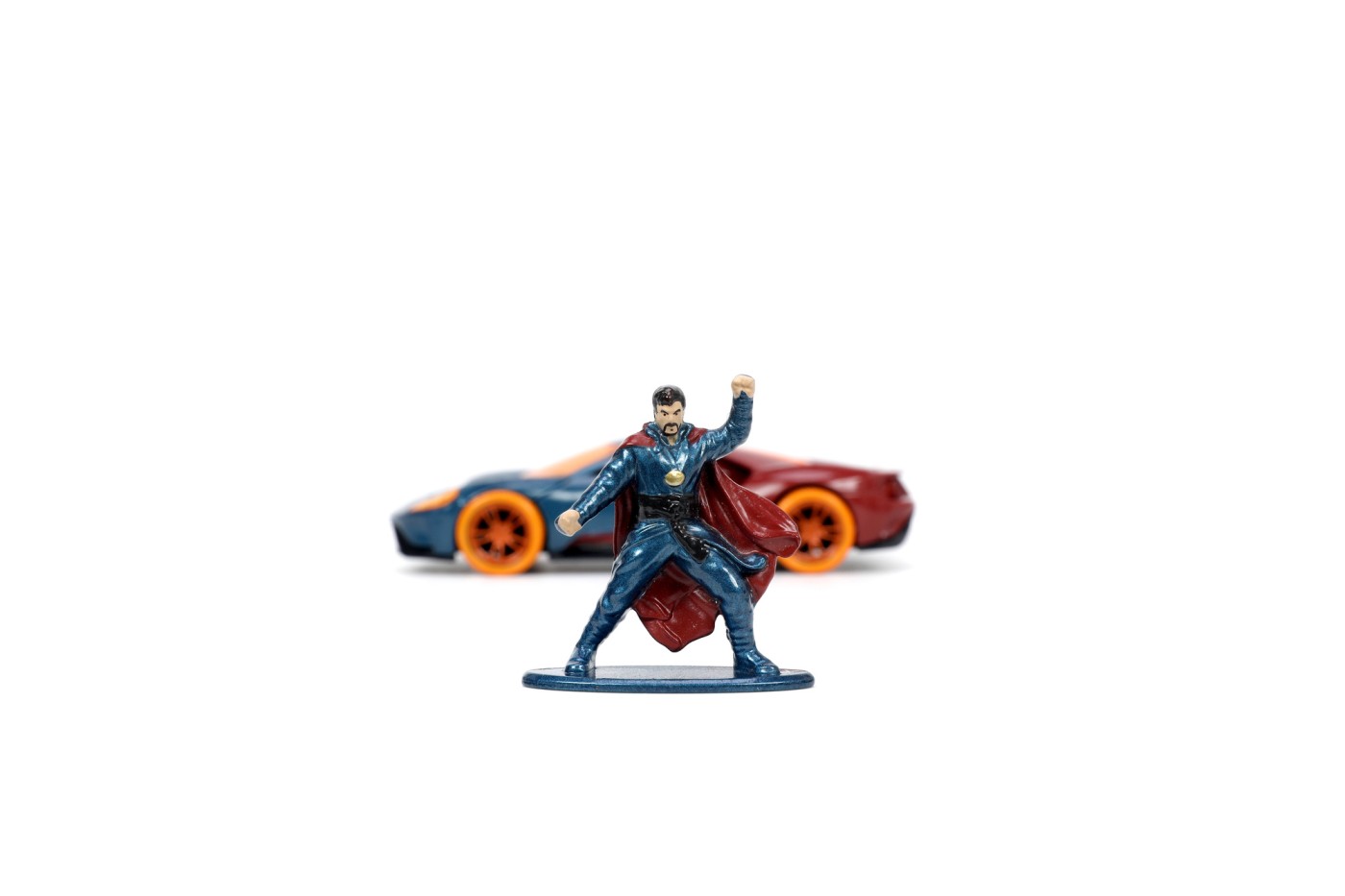 Masinuta metalica Ford GT 1:32 cu figurina Doctor Strange