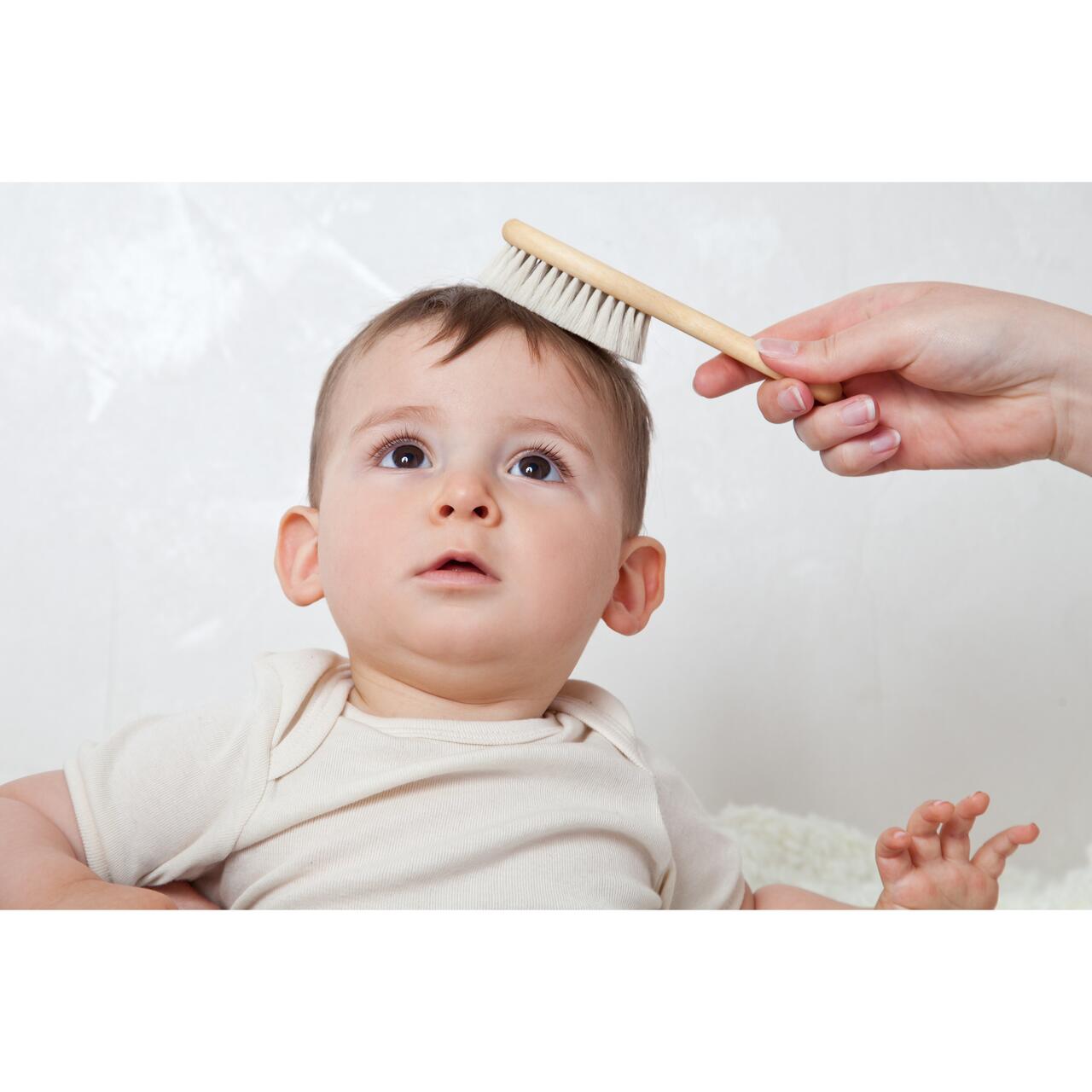 Perie pentru bebelusi cu par natural de capra si maner din lemn Grunspecht